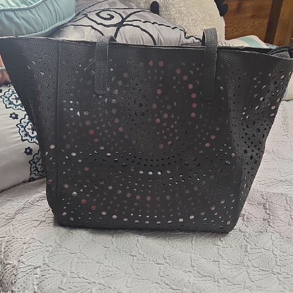 Bath & Body Works Handbags - Bath & Body Works Laser Cut Grey & Metallic Rose Tote Bag - Black Friday
